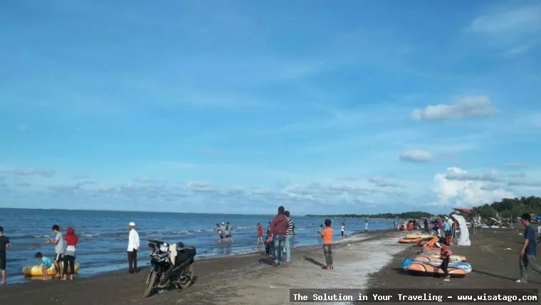 wisata Pantai Pelangi yang memukau