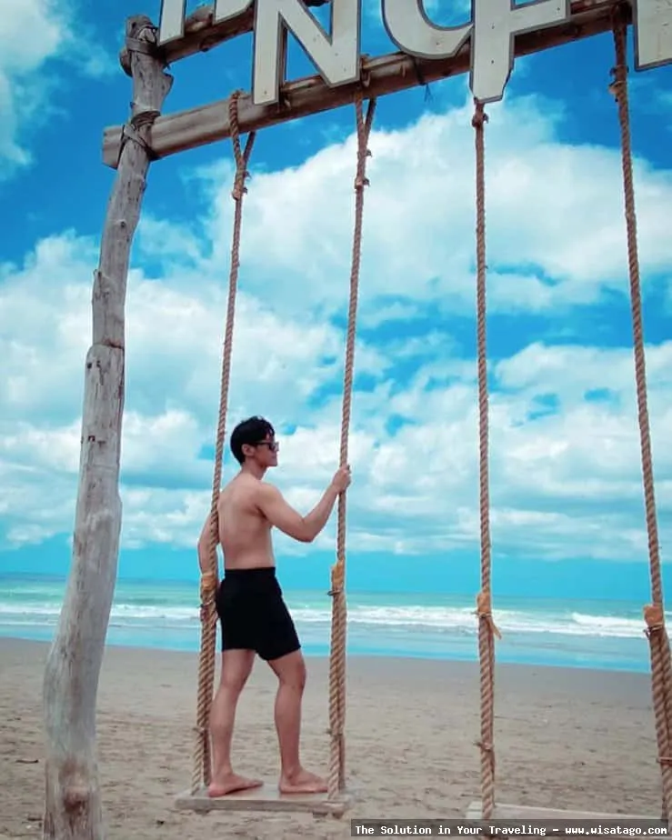 wisata Pantai Petitenget yang menawan