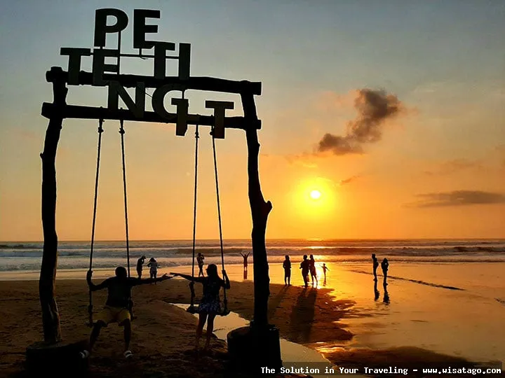 wisata Pantai Petitenget saat senja indah
