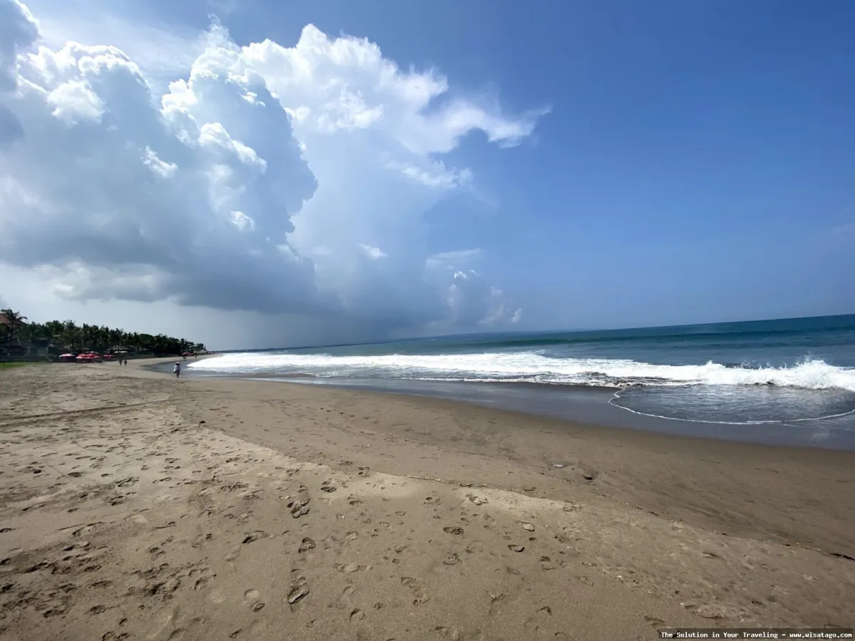 wisata Pantai Petitenget yang mempesona