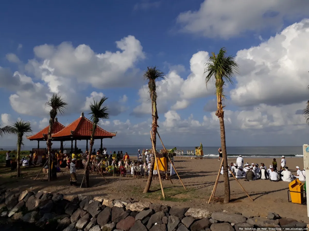 Wisata Pantai Petitenget nikmati senja indah