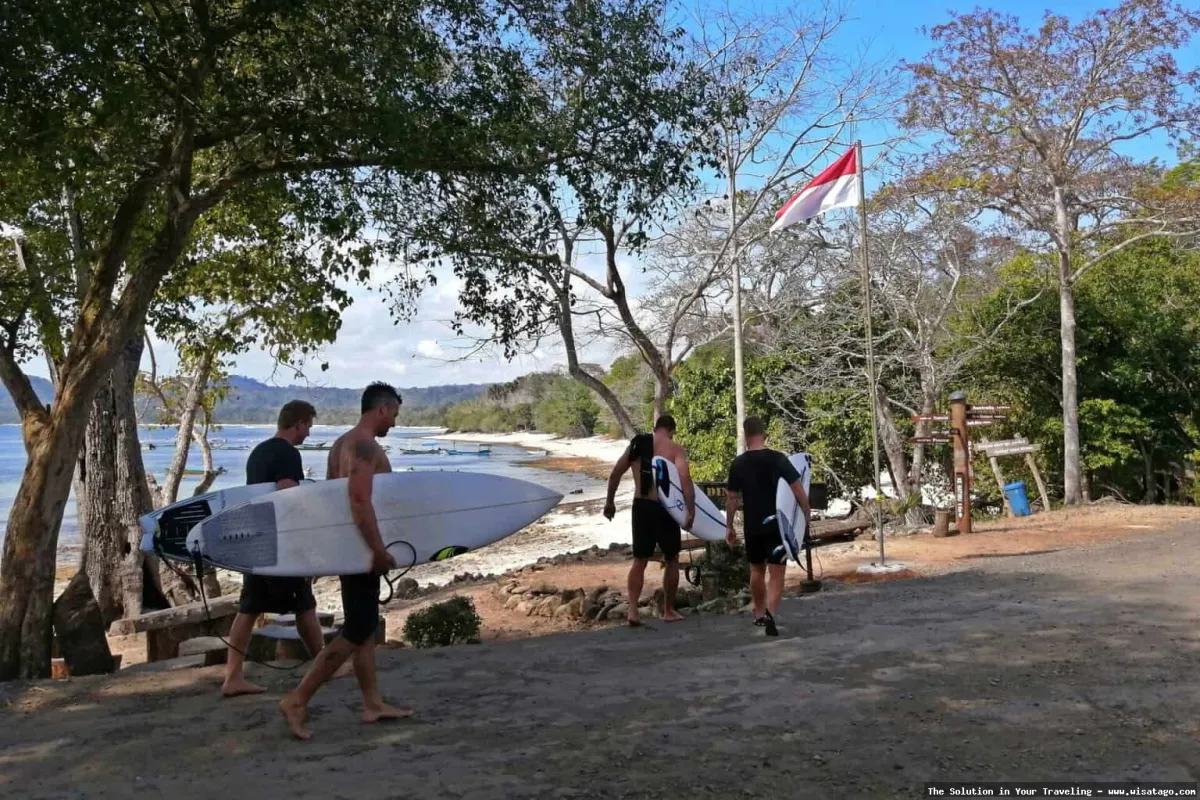 wisata Pantai Plengkung Banyuwangi, ombak menantang
