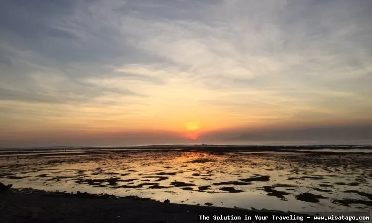 wisata Pantai Plengkung Banyuwangi yang menawan