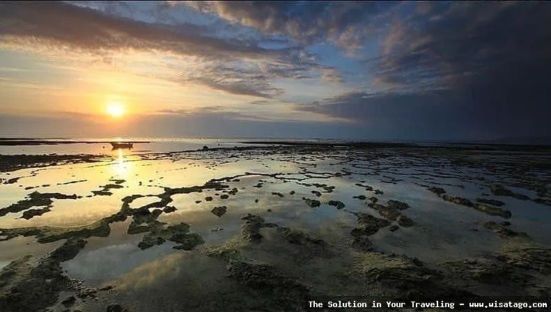 Wisata Pantai Plengkung Banyuwangi, ombak menantang