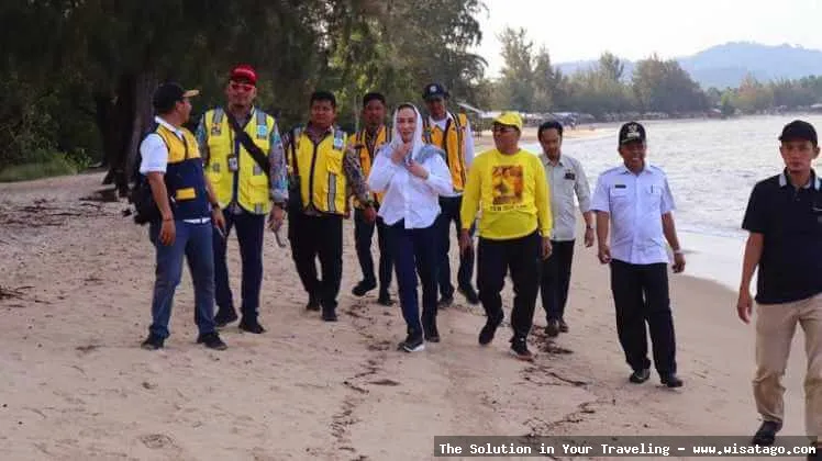 Wisata Pantai Pongkar yang mempesona.