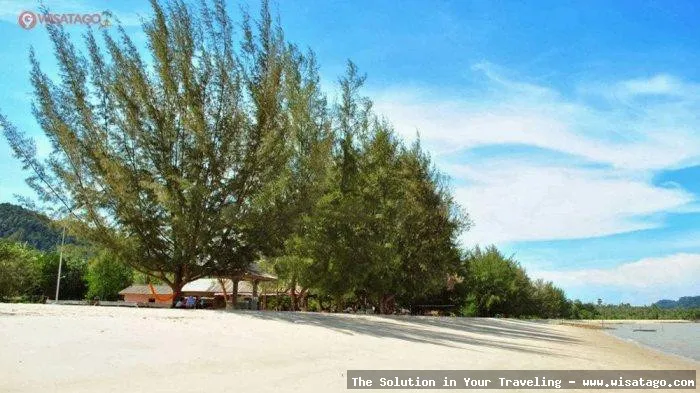 Wisata Pantai Pongkar yang mempesona