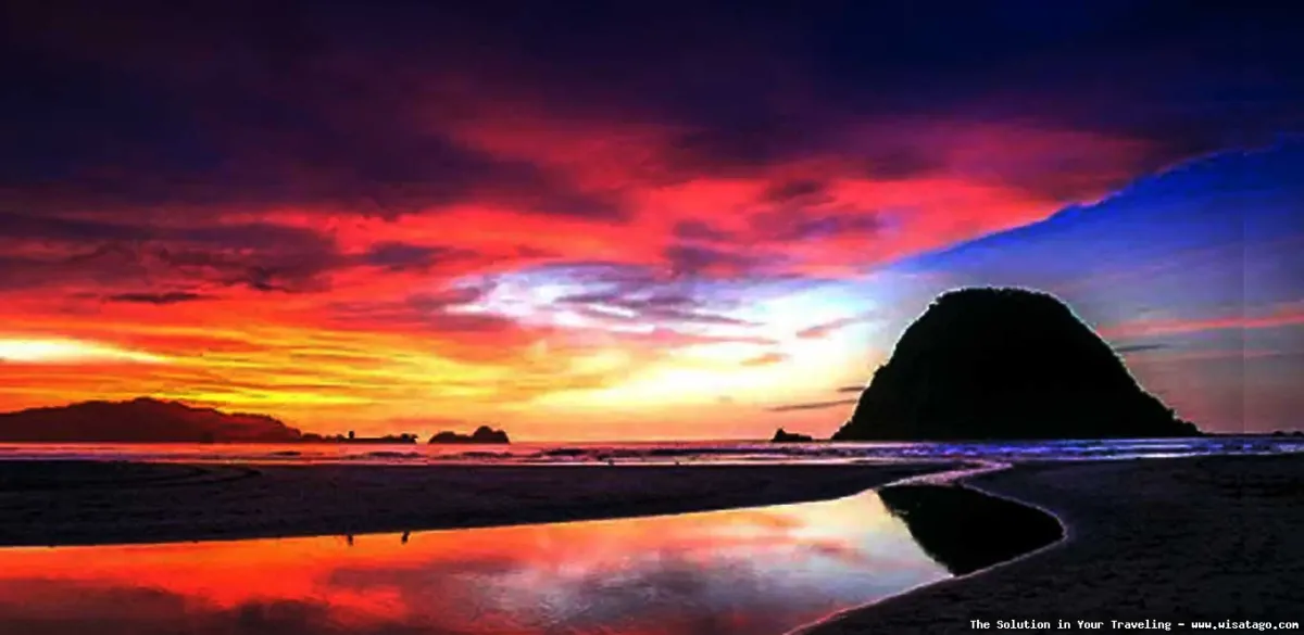 wisata Pantai Pulau Merah Banyuwangi indah