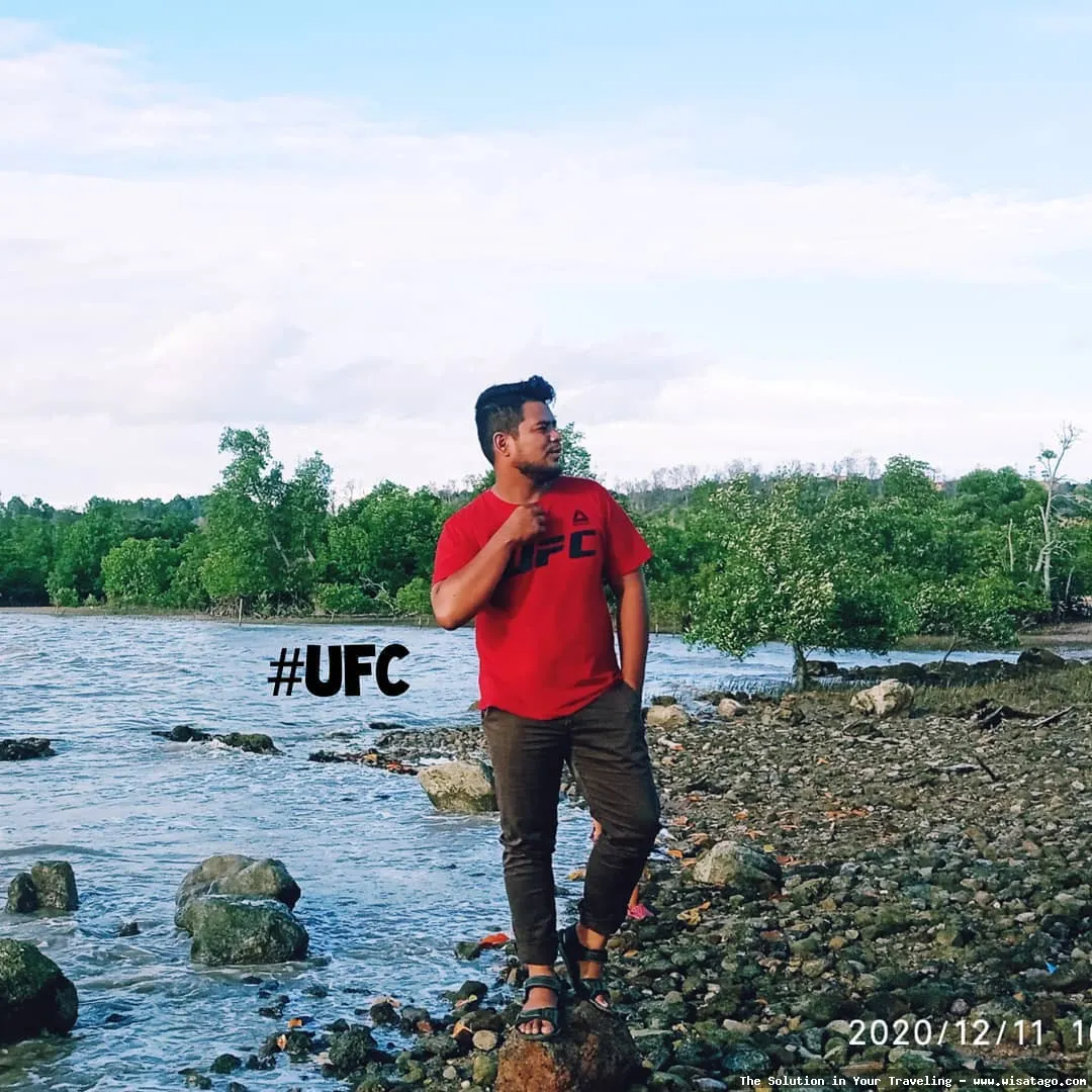 wisata Pantai Pulau Moro nan indah