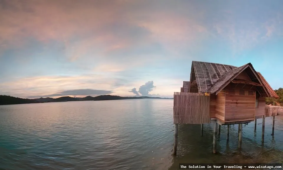 Wisata Pantai Pulau Moro nan indah