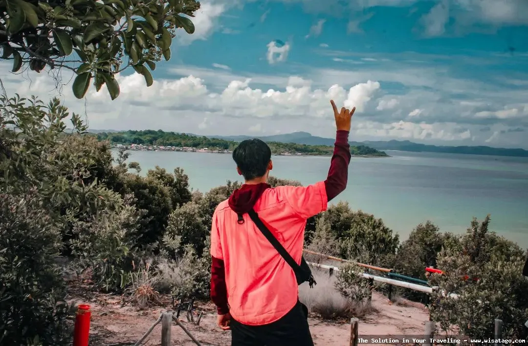 wisata Pantai Pulau Moro eksotis