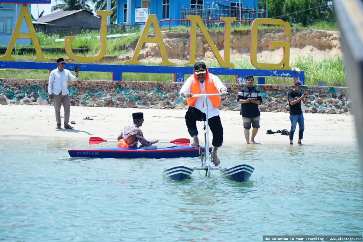 Wisata Pantai Pulau Moro nan indah