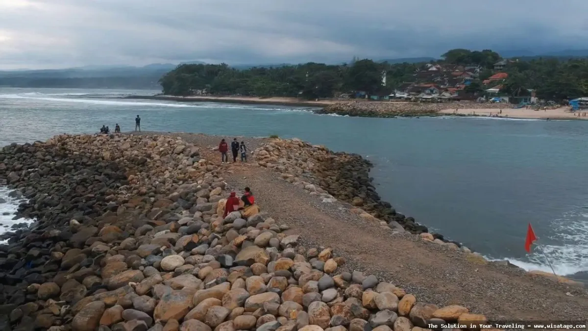 wisata Pantai Rancabuaya Garut yang indah