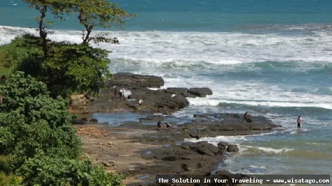wisata Pantai Rancabuaya Garut yang indah