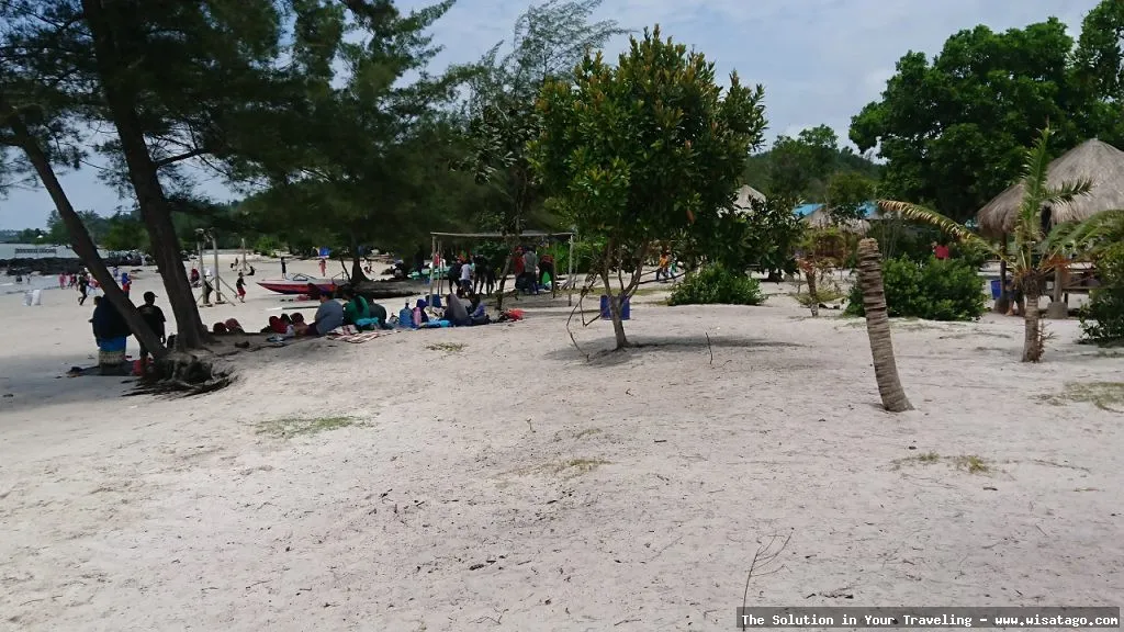 Wisata Pantai Reviola yang menawan