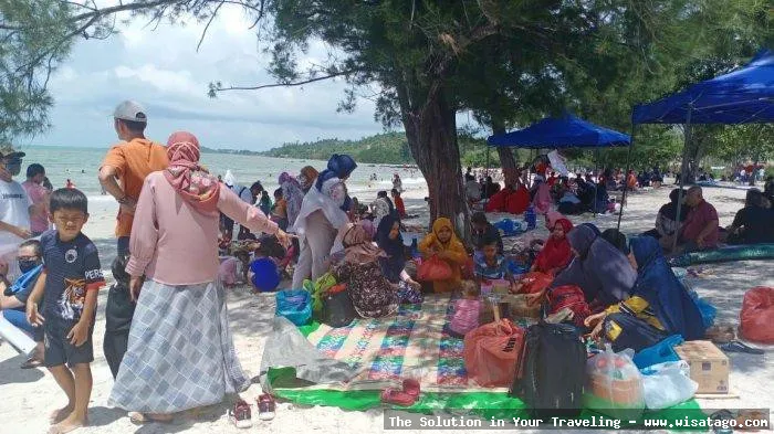 wisata Pantai Reviola yang mempesona