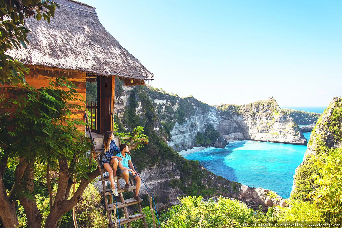 wisata Pantai Romantis saat senja indah
