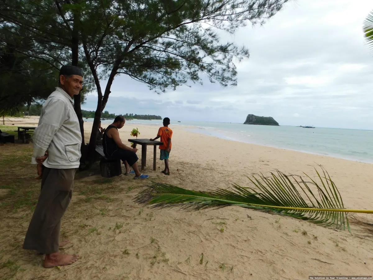 wisata Pantai Sahi yang memukau