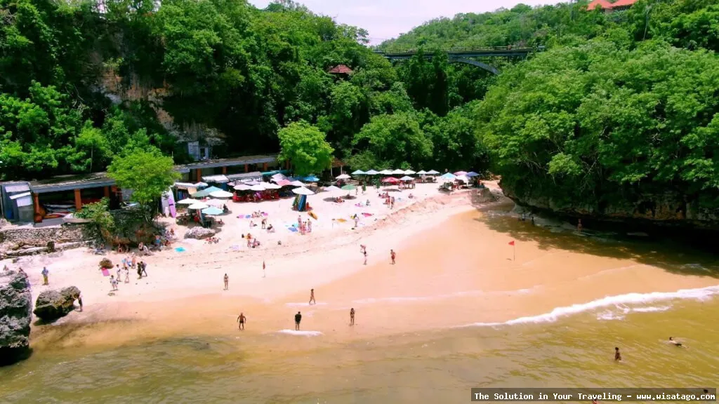 Wisata Pantai Sahi yang mempesona