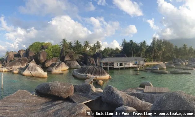 Wisata Pantai Sahi yang menawan.
