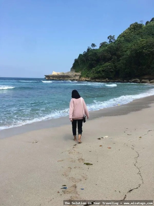 Wisata Pantai Sanggar dengan pemandangan indah
