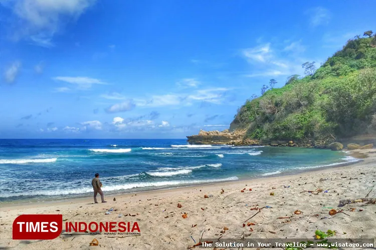 wisata Pantai Sanggar, keindahan alam Tulungagung