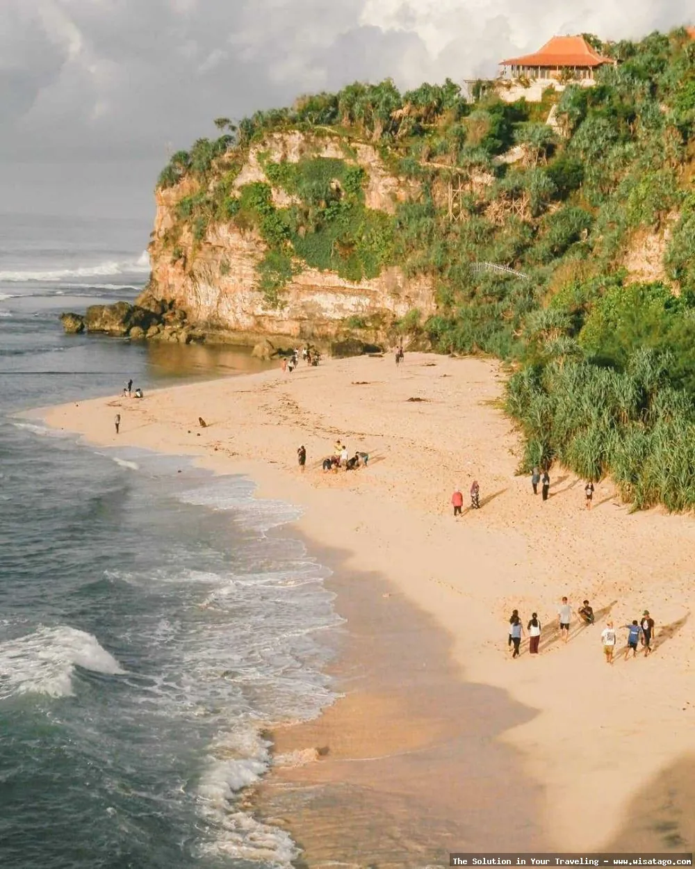Wisata Pantai Sanglen pasir putih eksotis