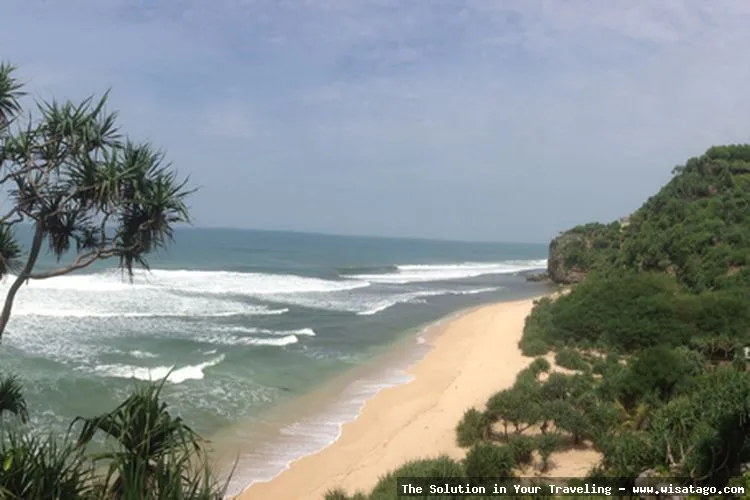 Wisata Pantai Sanglen pasir putih eksotis