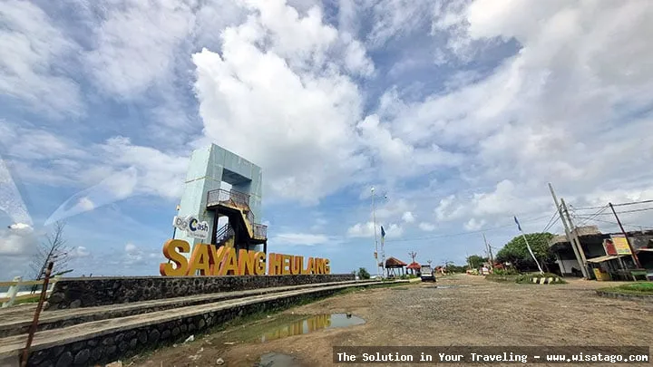 wisata Pantai Sayang Heulang yang indah