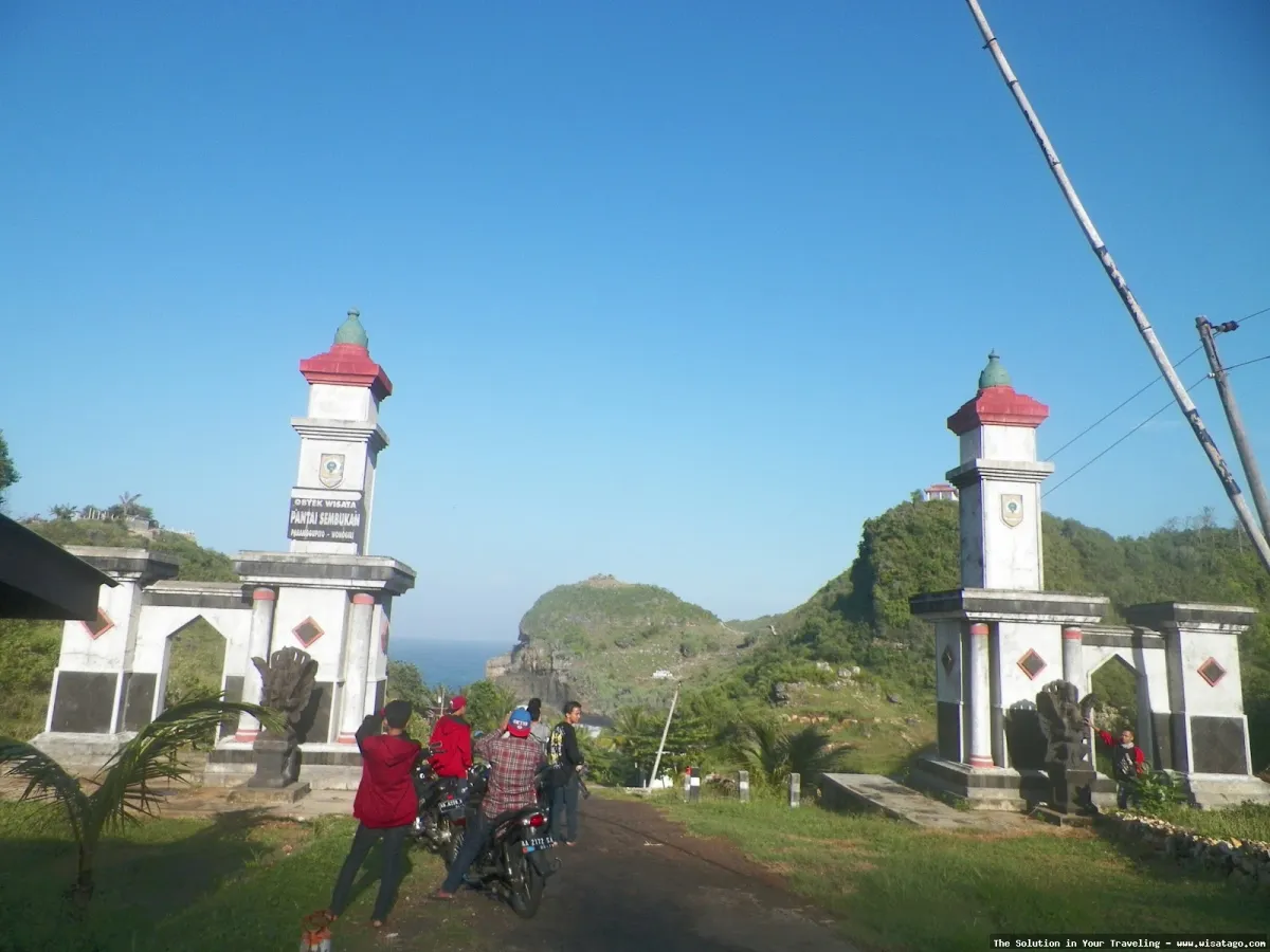 Wisata Pantai Sembukan yang memesona.