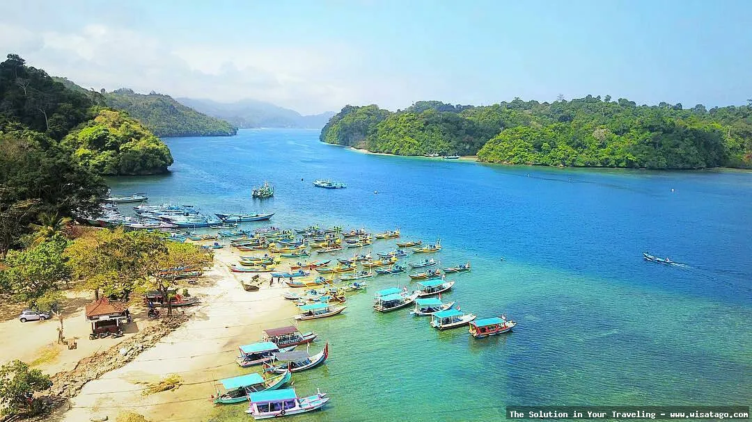 wisata Pantai Sendang Biru memukau