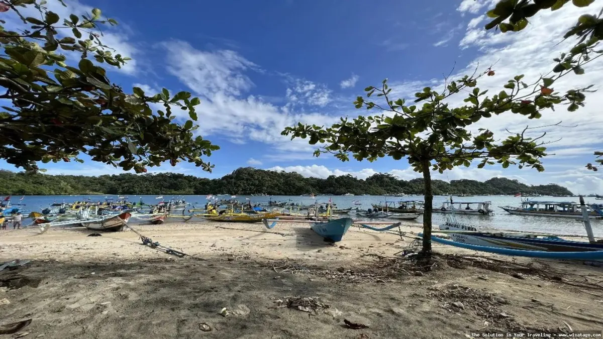 wisata Pantai Sendang Biru yang indah