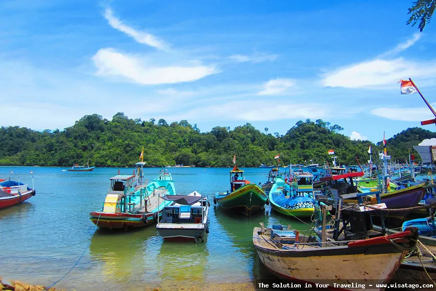 Wisata Pantai Sendang Biru mempesona alami.