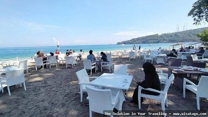 Wisata Pantai Senggigi yang mempesona.