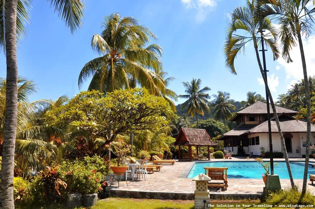 Wisata Pantai Senggigi, pemandangan eksotis.