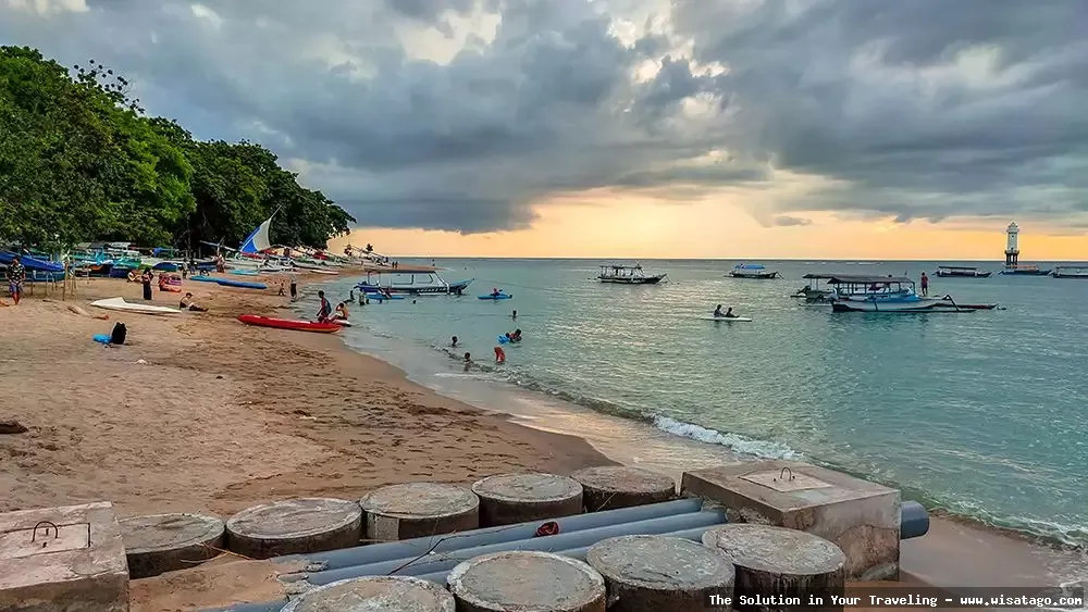 Wisata Pantai Senggigi, pemandangan indah.