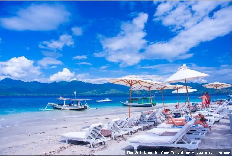 wisata Pantai Senggigi, pemandangan indah.