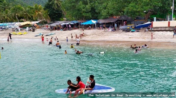 Wisata Pantai Senggigi, pemandangan indah.