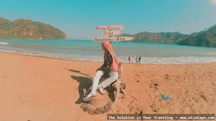 wisata Pantai Sipelot Malang menawan