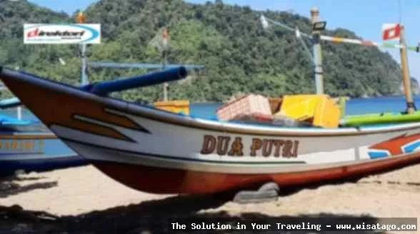 wisata Pantai Sipelot Malang mempesona