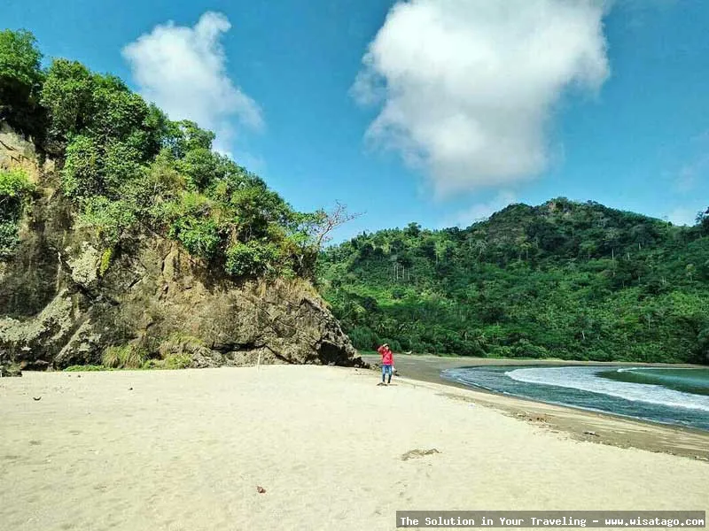 wisata Pantai Sipelot Malang menawan