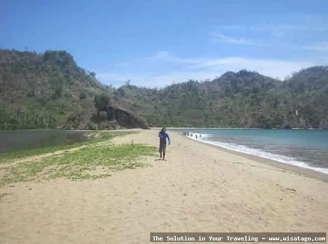 wisata Pantai Sipelot Malang memukau