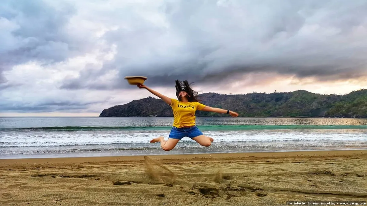 wisata Pantai Sipelot Malang mempesona
