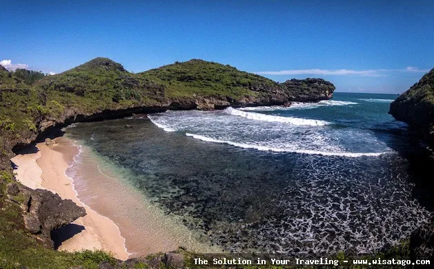 wisata Pantai Srau Pacitan yang indah