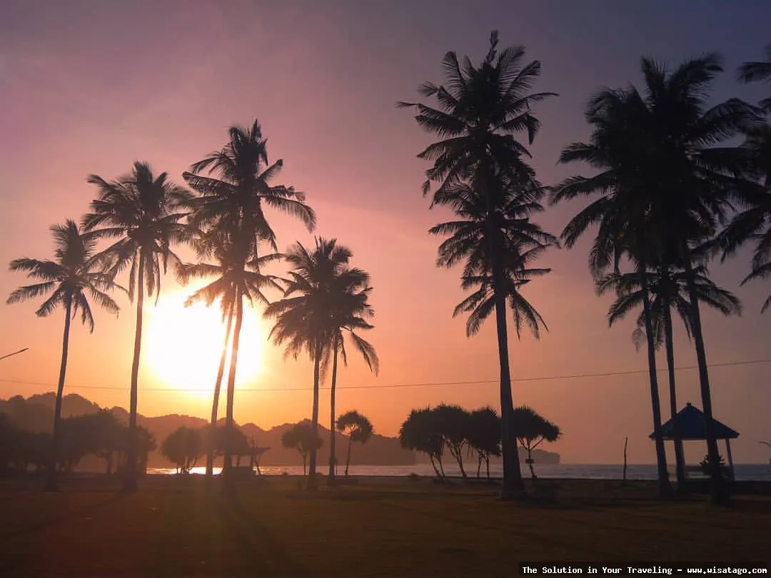Wisata Pantai Srau Pacitan yang indah