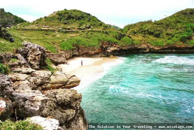 wisata Pantai Srau Pacitan yang indah
