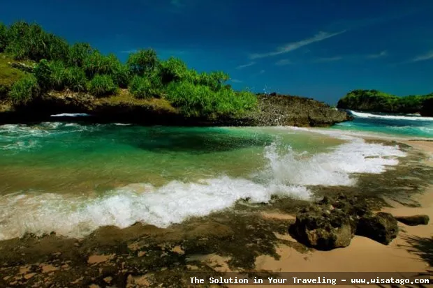 wisata Pantai Srau Pacitan yang indah