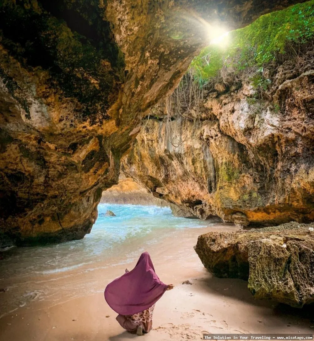 wisata Pantai Suluban yang eksotis