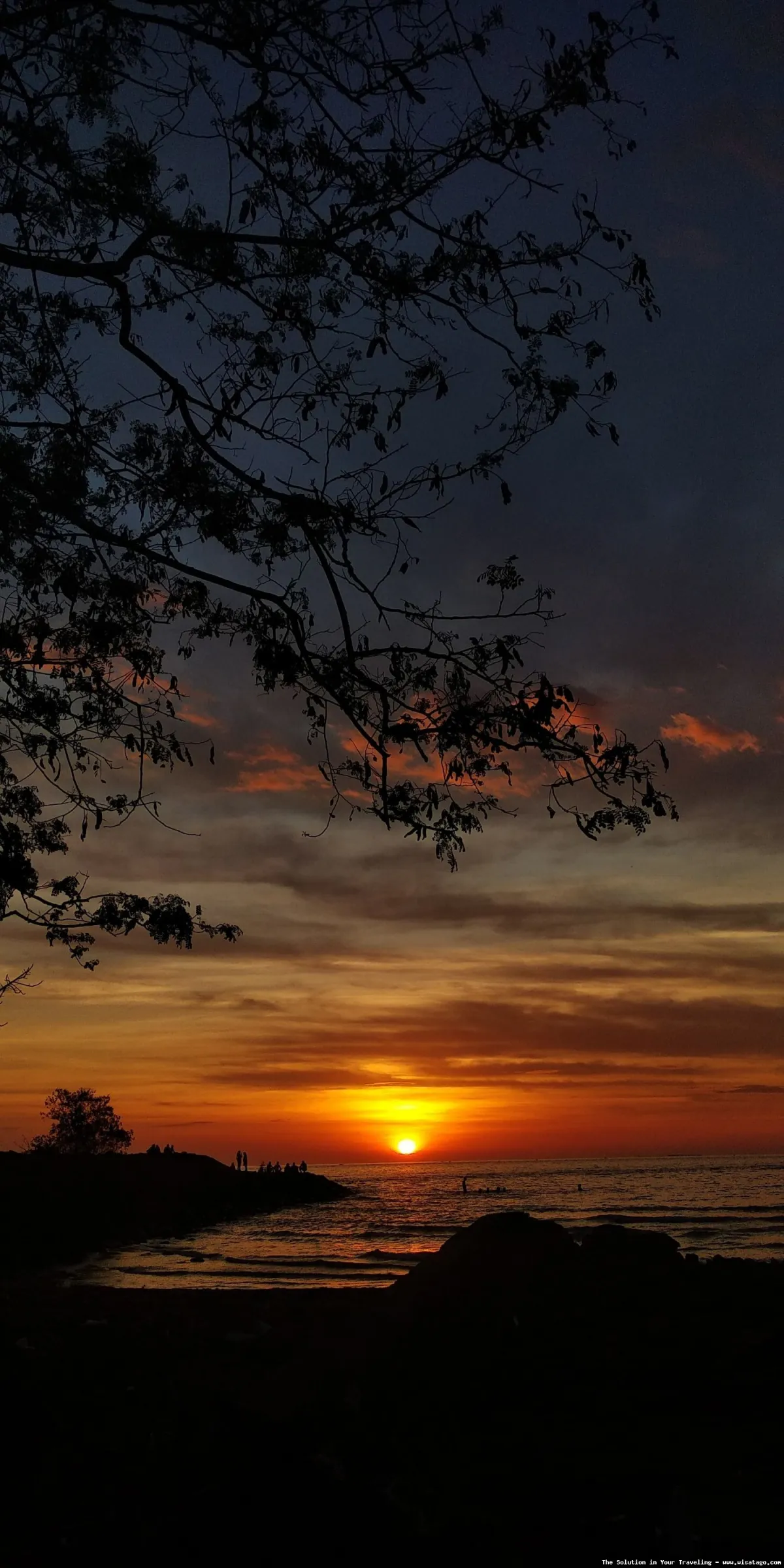 wisata Pantai Tanjung Layar nan eksotis