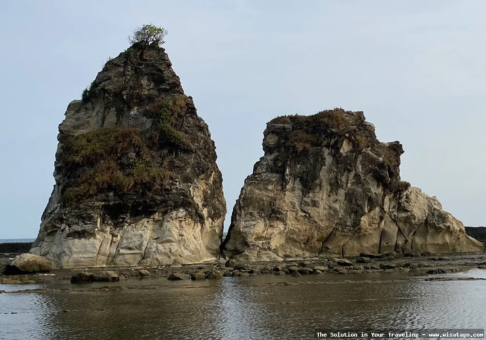 Wisata Pantai Tanjung Layar yang memukau