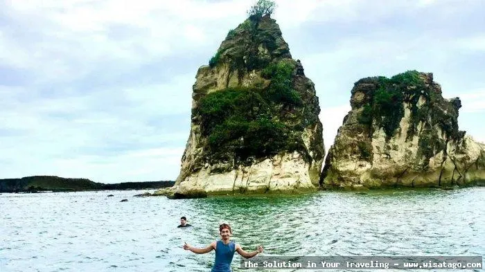 Wisata Pantai Tanjung Layar yang memukau